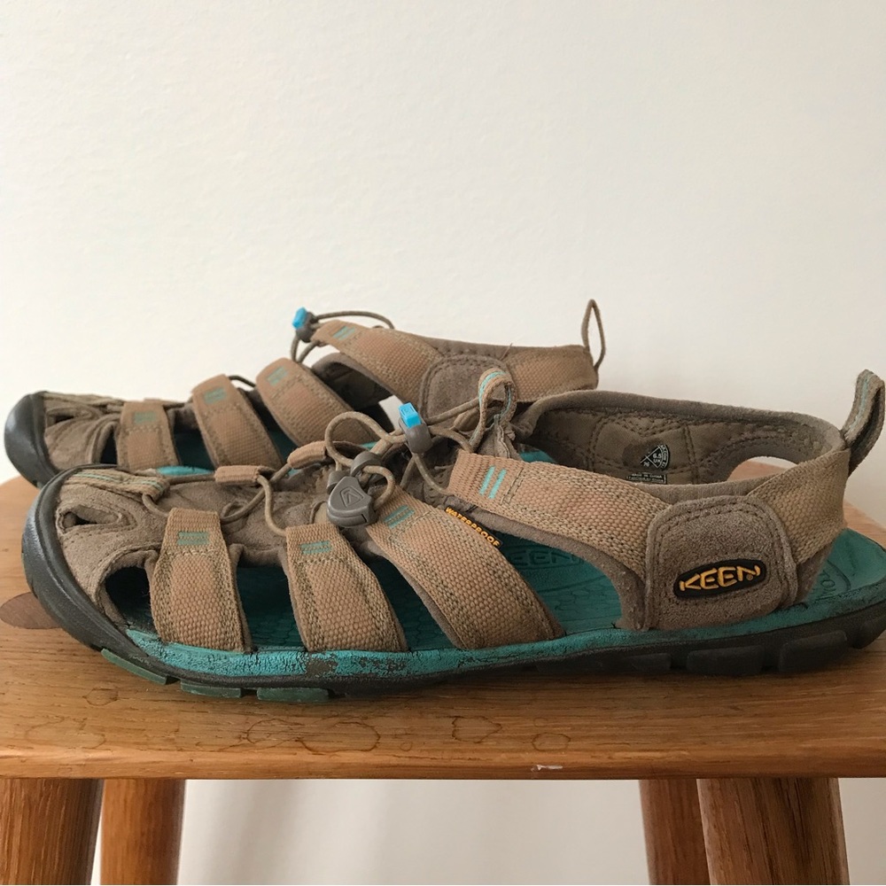 Keen Sandals Size 9 Tan and Turquoise Clearwater CNX water hybrid shoe